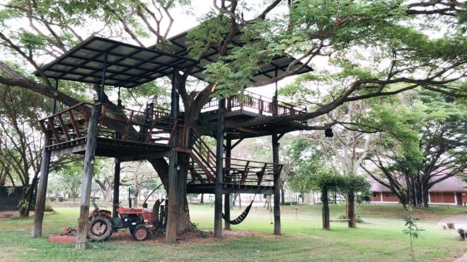 Resort Railumpoo Nakhon Sawan Buitenkant foto