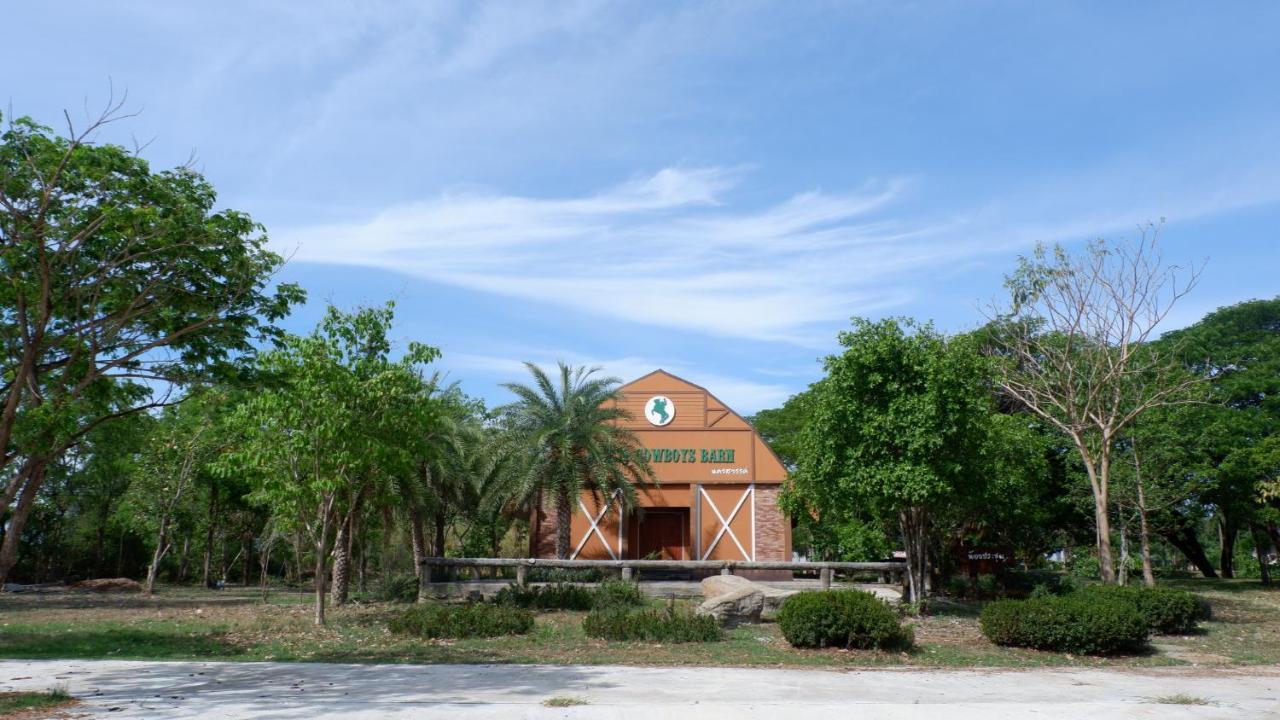 Resort Railumpoo Nakhon Sawan Buitenkant foto