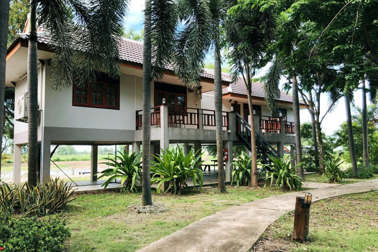Resort Railumpoo Nakhon Sawan Buitenkant foto